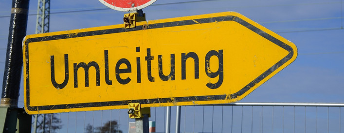 Bild von einem Umleitung-Straßenschild